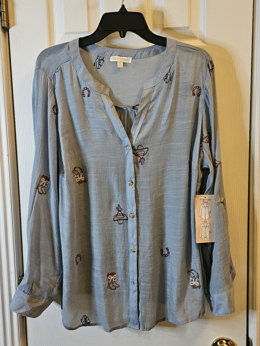 Fig & Flower Western Theme Embroidered Blouse, Fits Smaller Nicely, NWT